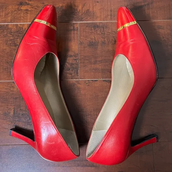 ST. JOHN Designer Red Pumps Closed Pointed Toe Shoes Heels Logo Size 10