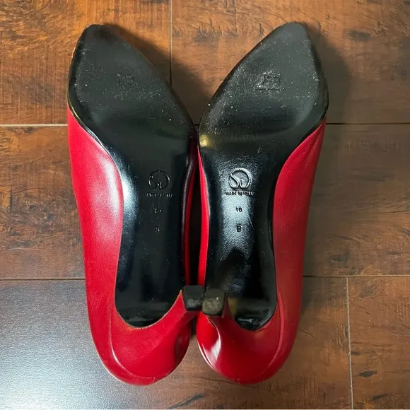 ST. JOHN Designer Red Pumps Closed Pointed Toe Shoes Heels Logo Size 10