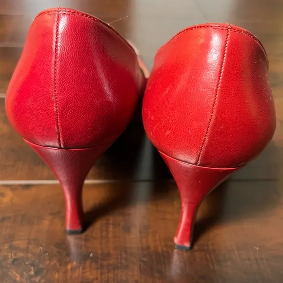 ST. JOHN Designer Red Pumps Closed Pointed Toe Shoes Heels Logo Size 10