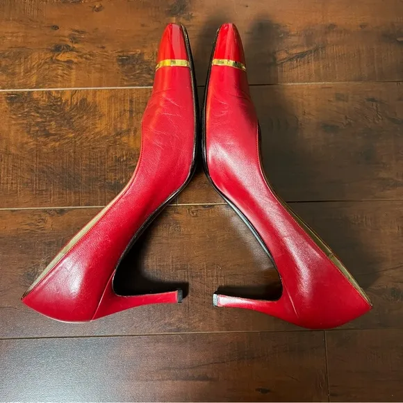 ST. JOHN Designer Red Pumps Closed Pointed Toe Shoes Heels Logo Size 10