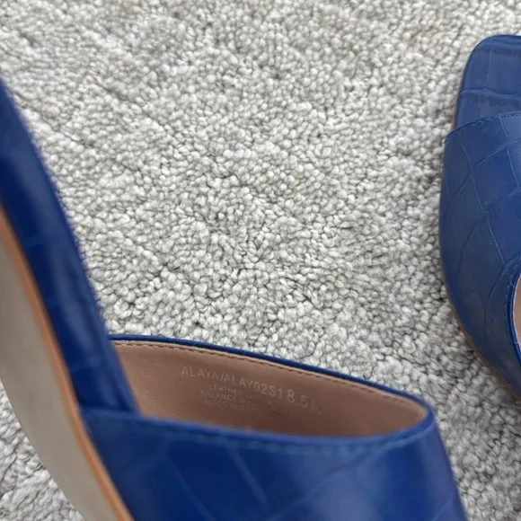 Steve Madden “Alaya” Blue 100% Leather Textured Slide Sandals mule square toe