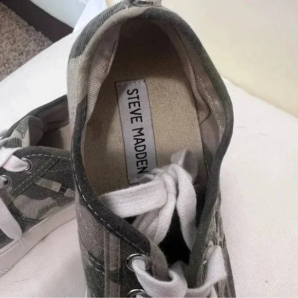 Steve Madden EMMI 1.5” Platform Sneakers Women shoes Camouflage Size 7.5 Camo
