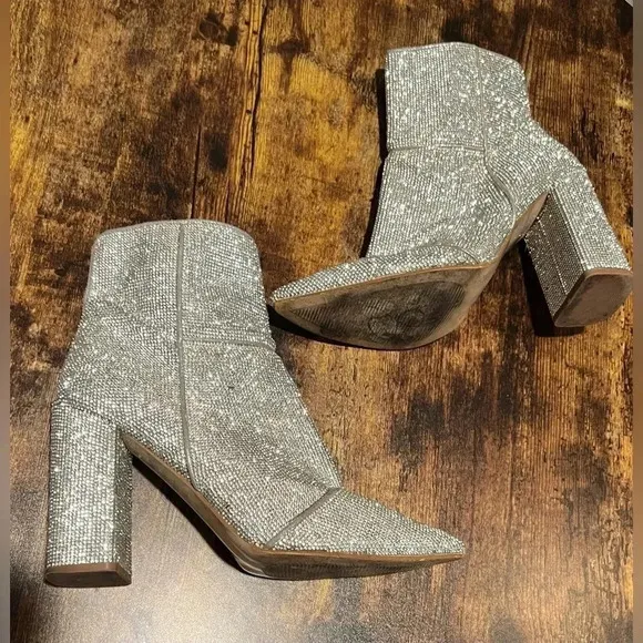 Steve Madden | NOTICED-R silver disco bootie. Size: 10.