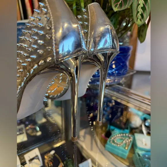 Steve Madden Pumps Sz 9.5 Clear Studded Spikes Shoes