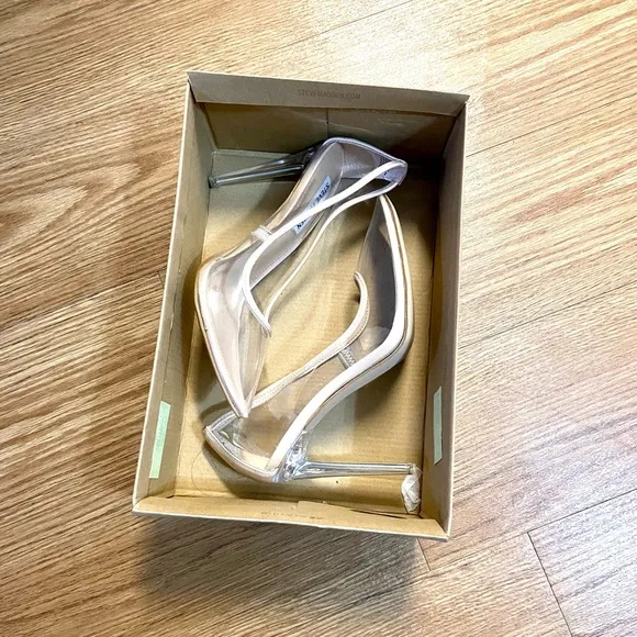Steve Madden Tamper Pump