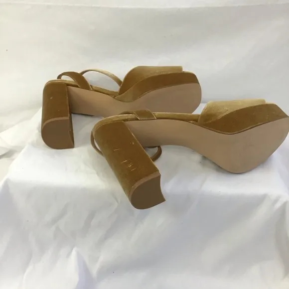 STEVE MADDEN WOMEN MUSTARD GOLD VELVET BUCKEL ANKLE STRAP OPEN TOE HEEL SHOES 11