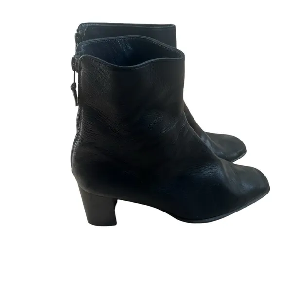 STUART WEITZMAN Black Leather Back Zip Ankle Booties Boots Made in Spain