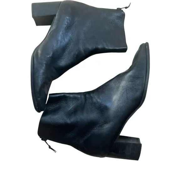 STUART WEITZMAN Black Leather Back Zip Ankle Booties Boots Made in Spain