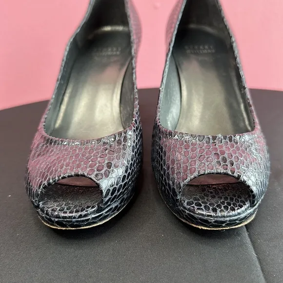 Stuart WEITZMAN Black Leather Reptile Peep Toe Pumps