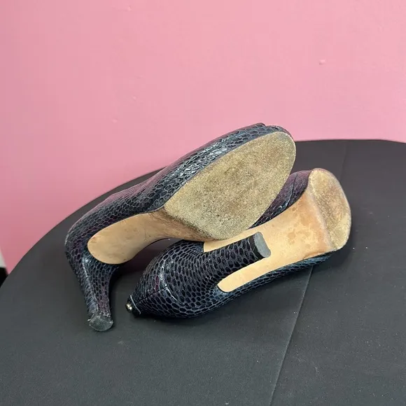 Stuart WEITZMAN Black Leather Reptile Peep Toe Pumps