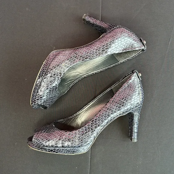 Stuart WEITZMAN Black Leather Reptile Peep Toe Pumps
