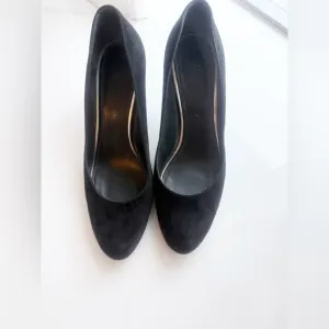 Stuart Weitzman Black Suede Pumps Size 10