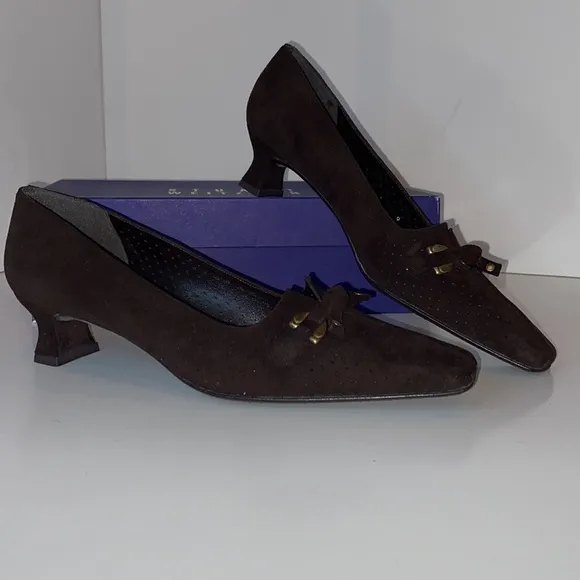 Stuart Weitzman Chocolate Brown Pierced Suede 1.5” Kitten Heel pumps BNIB 9N