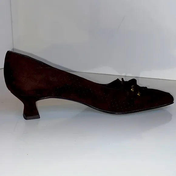 Stuart Weitzman Chocolate Brown Pierced Suede 1.5” Kitten Heel pumps BNIB 9N