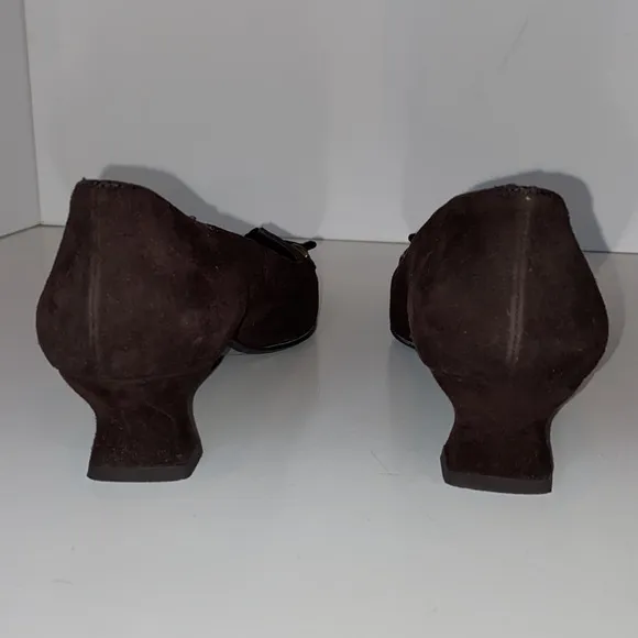 Stuart Weitzman Chocolate Brown Pierced Suede 1.5” Kitten Heel pumps BNIB 9N