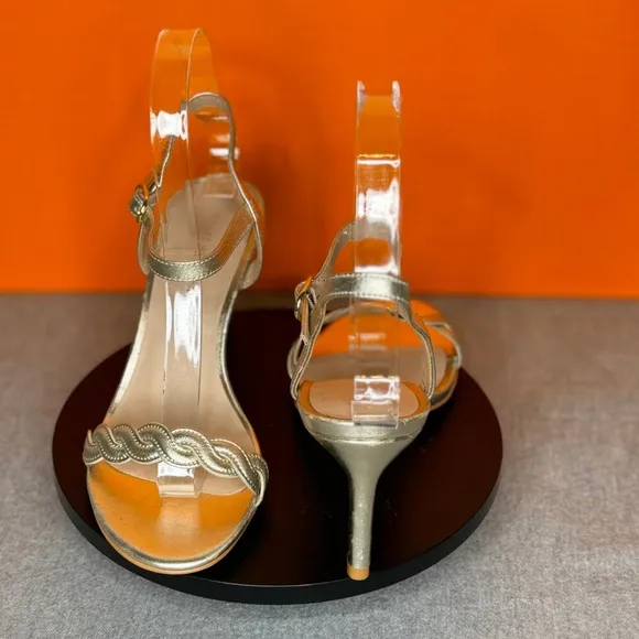 Stuart Weitzman Dancer Twistie 75 Leather Sandal Light Gold ish Silver Size 6