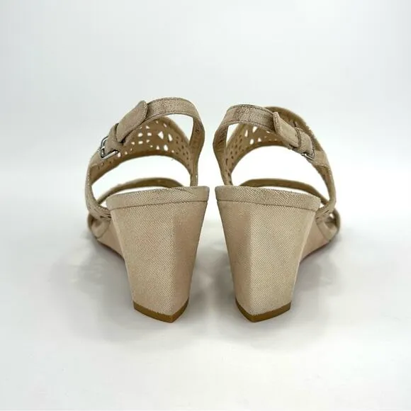 STUART WEITZMAN GOLD METALLIC LASER CUT LEATHER W / STUDS OPEN TOE SANDALS PUMPS