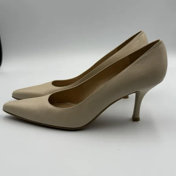 Stuart Weitzman Nude Tan Beige leather pumps shoes heels Sz 8 N pointed toe