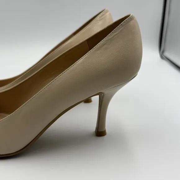 Stuart Weitzman Nude Tan Beige leather pumps shoes heels Sz 8 N pointed toe