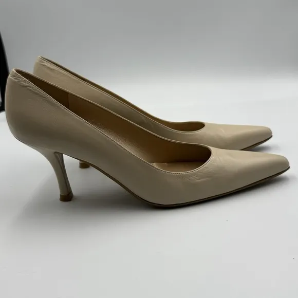 Stuart Weitzman Nude Tan Beige leather pumps shoes heels Sz 8 N pointed toe
