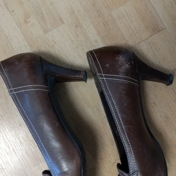Stuart Weitzman shoes/pumps in brown, size 9M