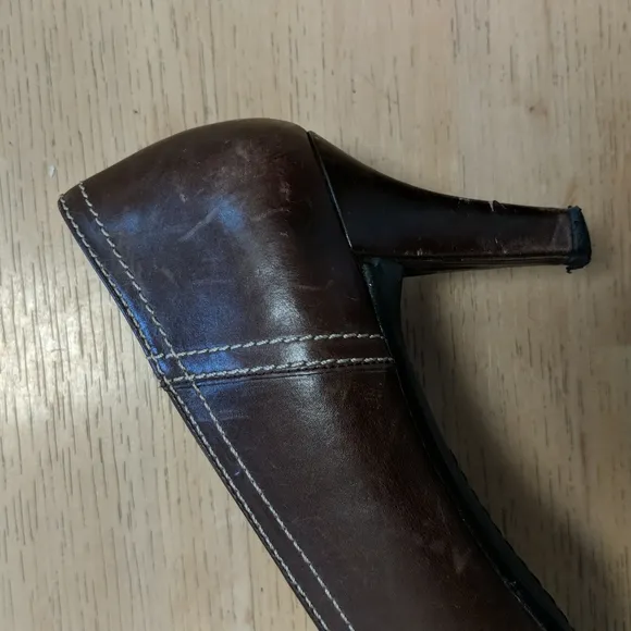 Stuart Weitzman shoes/pumps in brown, size 9M