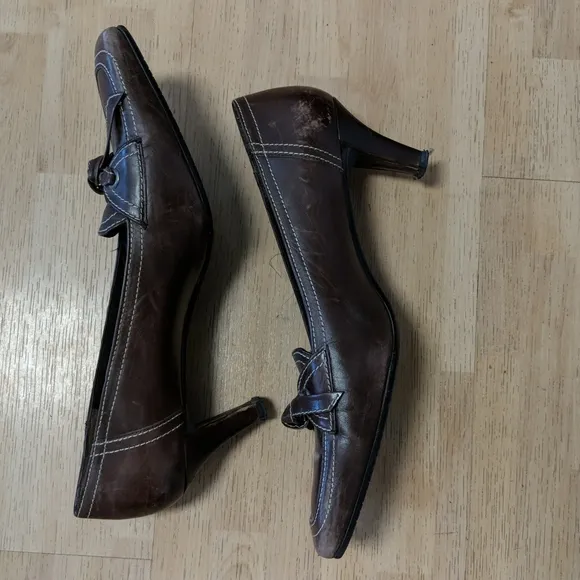 Stuart Weitzman shoes/pumps in brown, size 9M