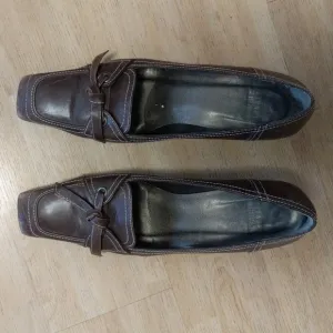Stuart Weitzman shoes/pumps in brown, size 9M
