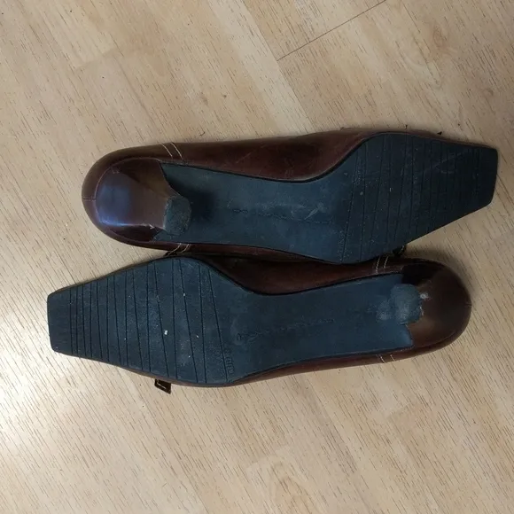Stuart Weitzman shoes/pumps in brown, size 9M