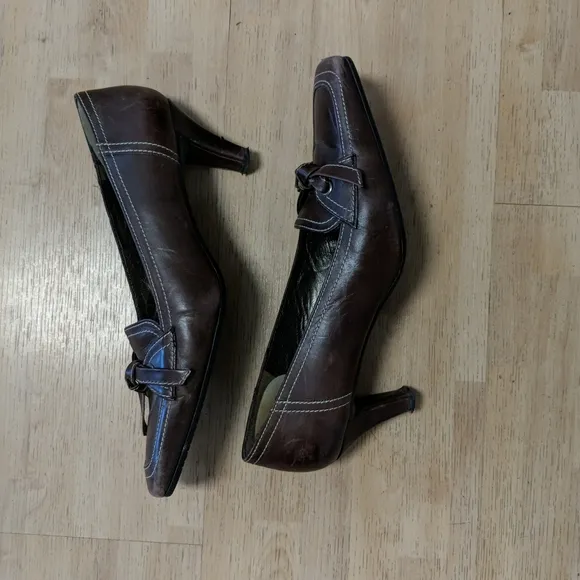 Stuart Weitzman shoes/pumps in brown, size 9M