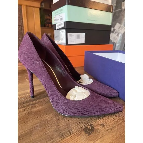Stuart Weitzman Viola Goose Bump Pointed Toe Stunning Stiletto
