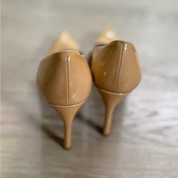 STUART WEITZMAN Women's Beige Patent pointed toe Leather heels shoes Pumps 8