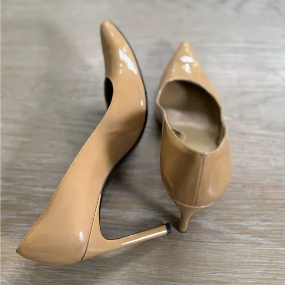 STUART WEITZMAN Women's Beige Patent pointed toe Leather heels shoes Pumps 8