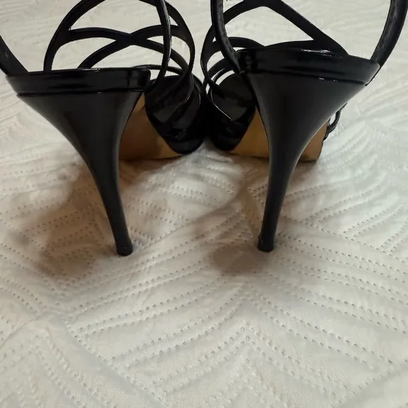 Stuart Weitzman women’s Black Patent Leather Strappy Heel Shoes. Size 8.5