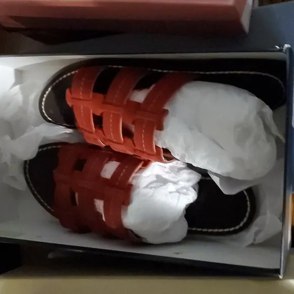 Sz 38 NIB $368 Trademark flats