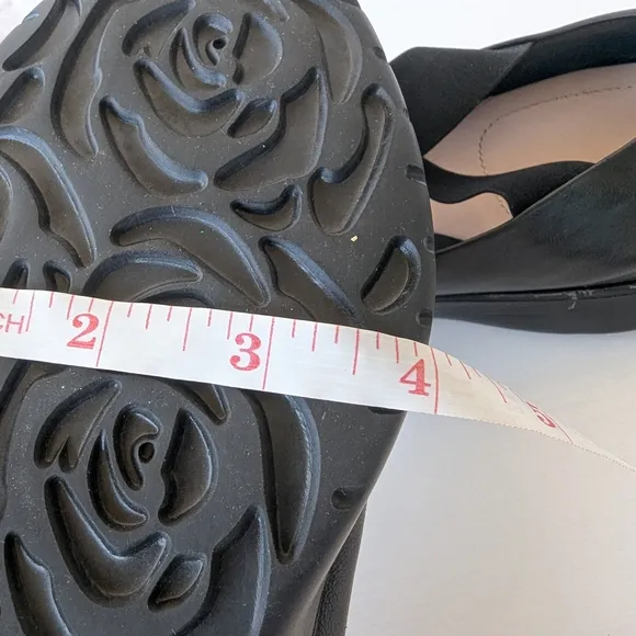 Taryn Rose Danielle Soft  Leather lack Flats with Crossover Detail
