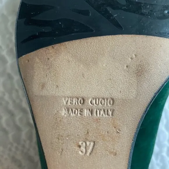 Taryn Rose Wedge Heel Kelly Green Suede Gold Metal Detail Women's Size 6.5