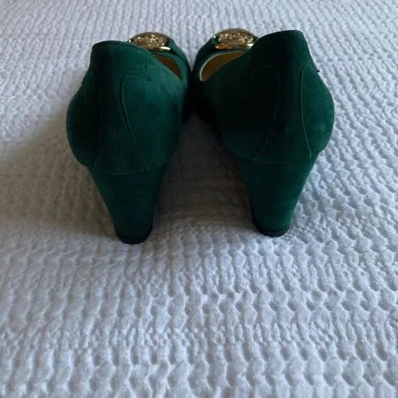 Taryn Rose Wedge Heel Kelly Green Suede Gold Metal Detail Women's Size 6.5