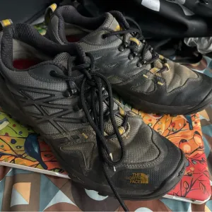 The North Face Men's Black and Yellow Shoes