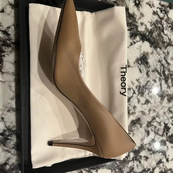Theory City Pump in Italian Leather Dark Nude