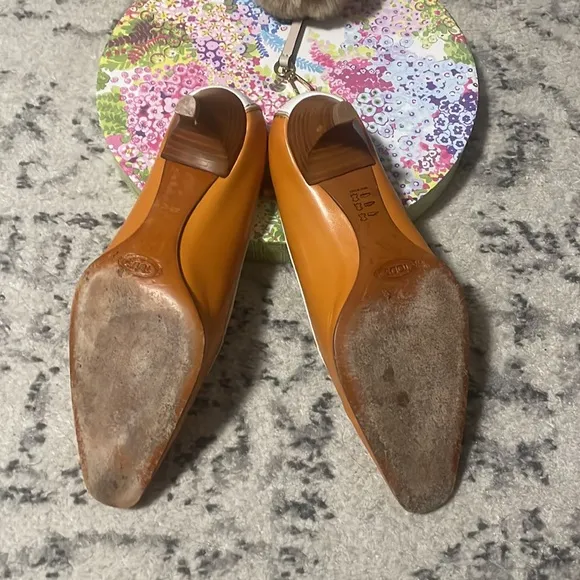 TODDS Italian Leather Dress Shoe Size 8, classy and elegant good shape