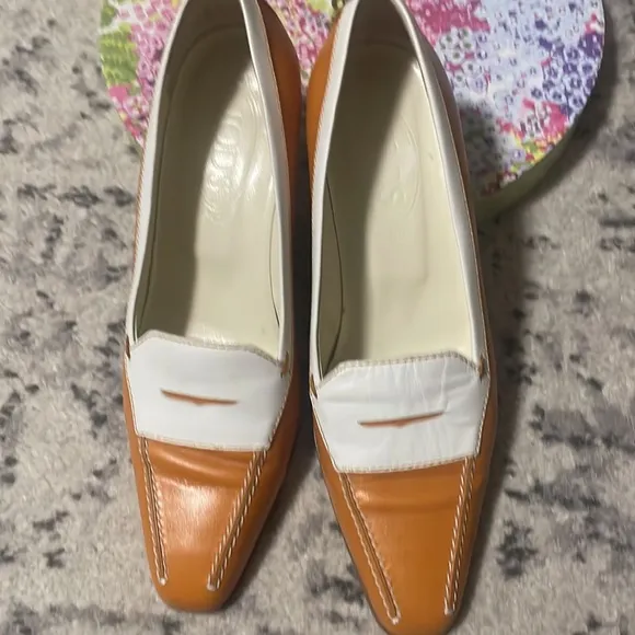 TODDS Italian Leather Dress Shoe Size 8, classy and elegant good shape
