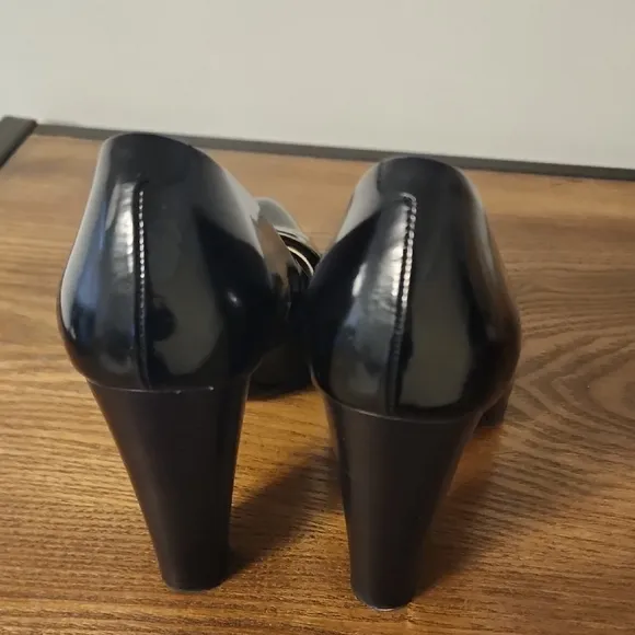 TOD'S Women's Black Leather Pumps
