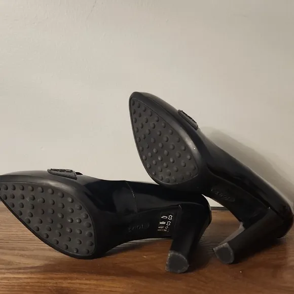 TOD'S Women's Black Leather Pumps