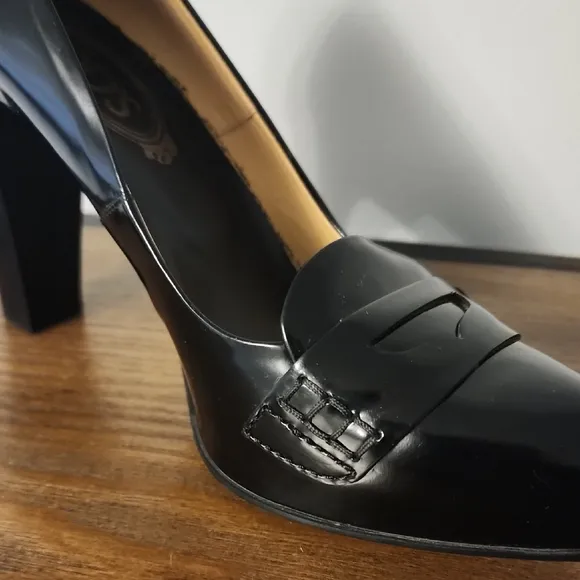 TOD'S Women's Black Leather Pumps