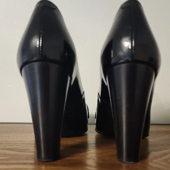 TOD'S Women's Black Leather Pumps