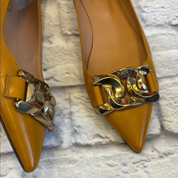 Tod's Women's Tan Leather Flats