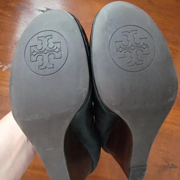 Tory Burch Black Leather Wedge Pumps Womens 9.5 Shoes Gold Logo on Heel