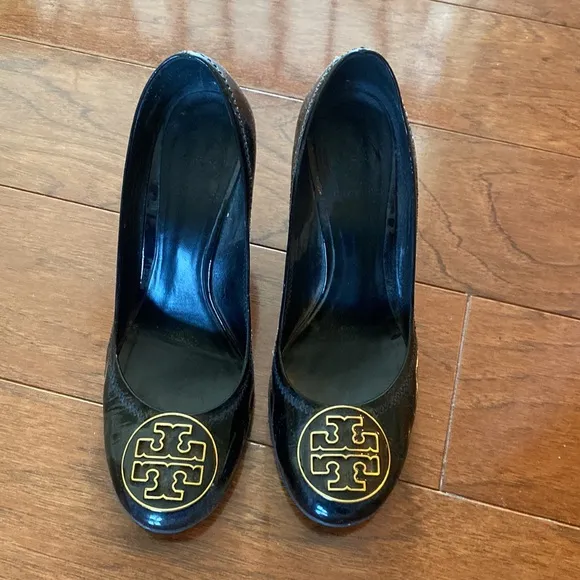 Tory Burch Black Patent Leather Logo Embellished Wedge Pumps.