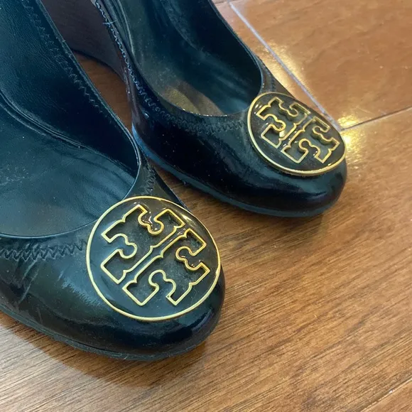 Tory Burch Black Patent Leather Logo Embellished Wedge Pumps.
